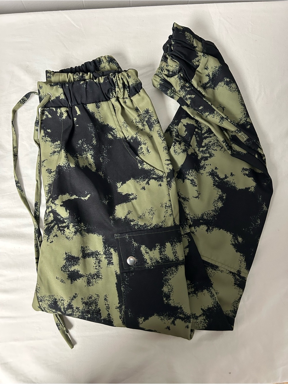 Missguided snowboarding waterproof Olive Green & Black Tie-Dye Cargo pants